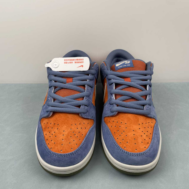 Dunk Low SB Light Carbon Monarch
