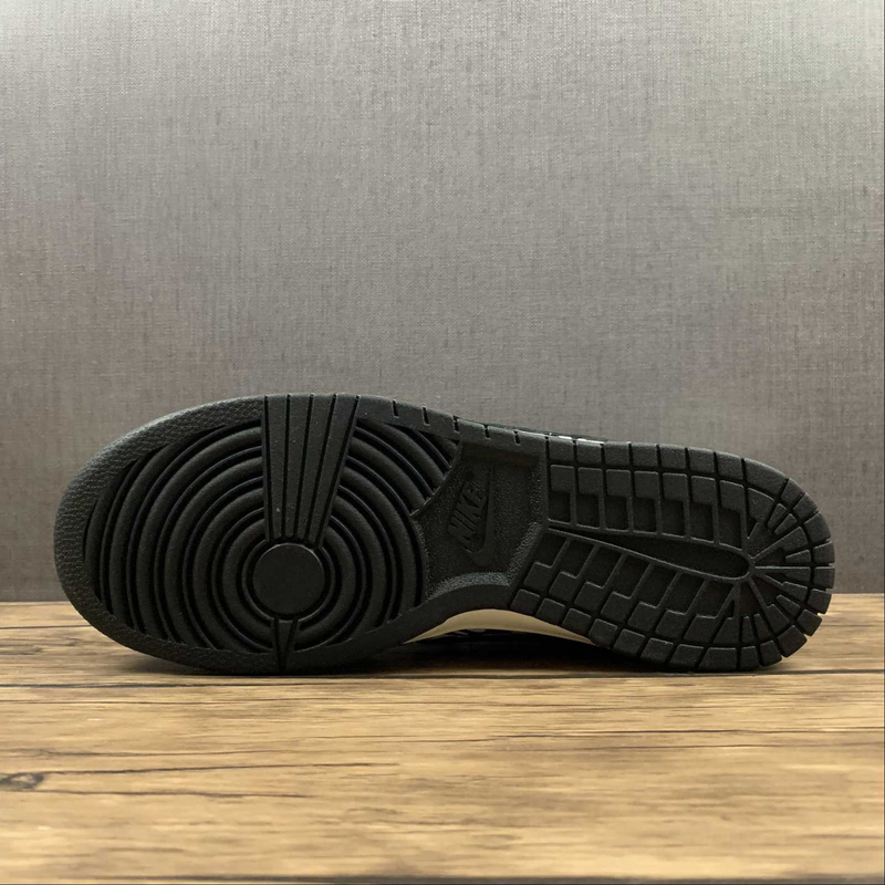 Dunk Low Quartersnacks Zebra