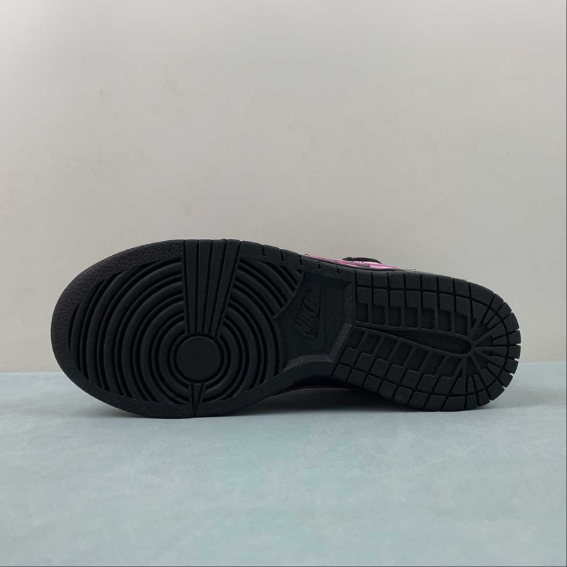 Dunk Low Neon Interstellar