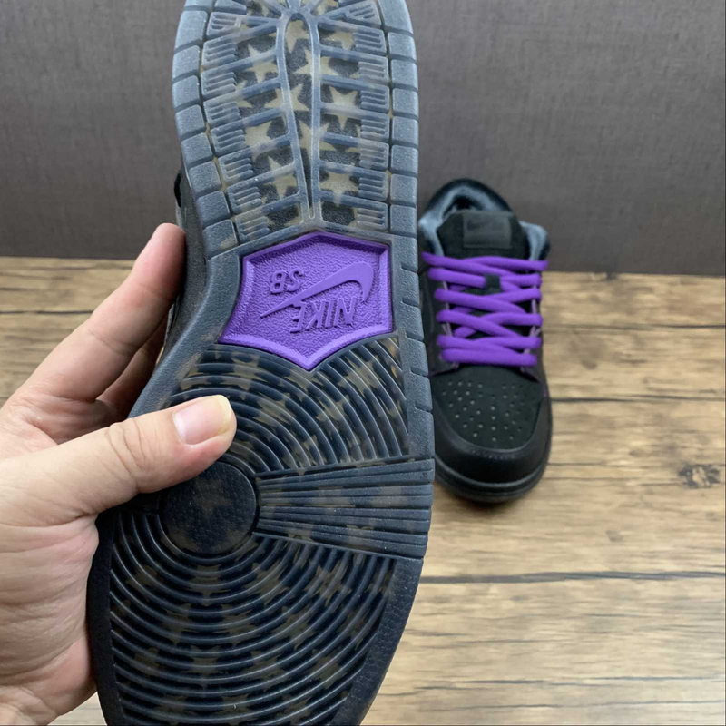 Dunk Low SB X Family First Avenue