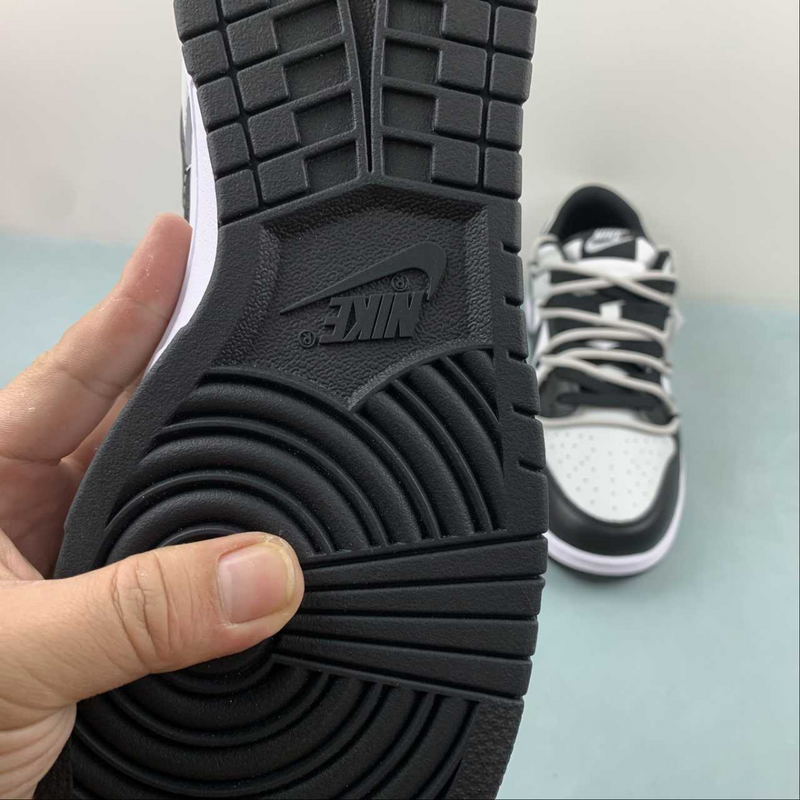 Dunk Low Twist Black And White
