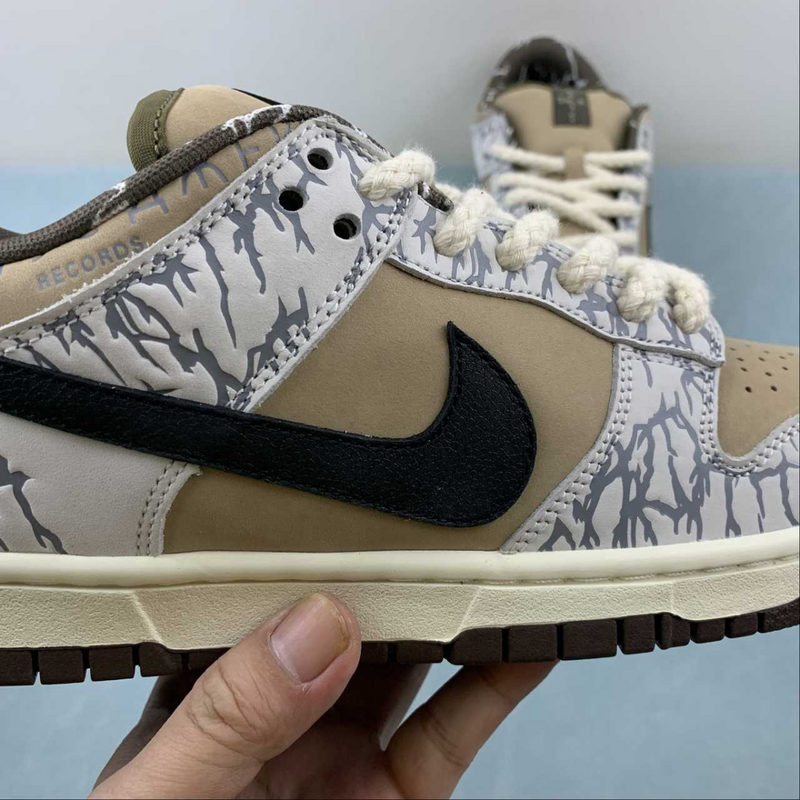 Dunk Low SB X Travis Scott White Cashew Fruit