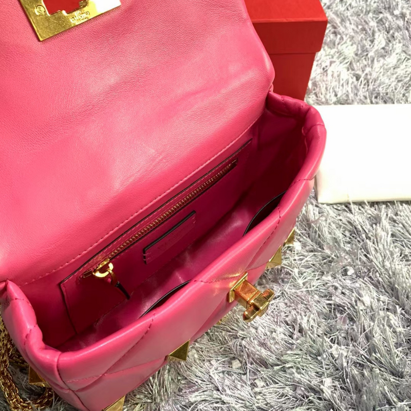 Valentino Garavani Roman Stud Shoulder Bag Pink
