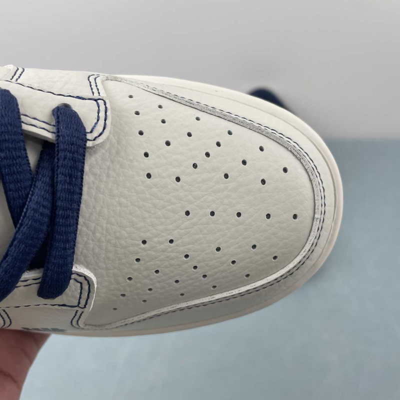 Dunk Low Undefeated Blue