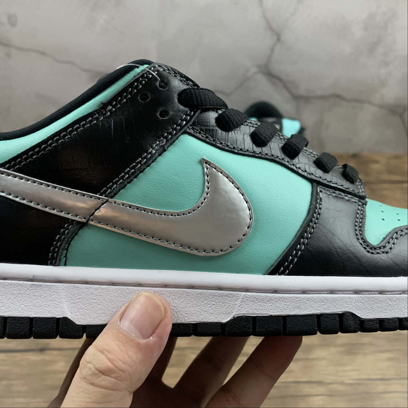 Dunk Low Diamond Supply