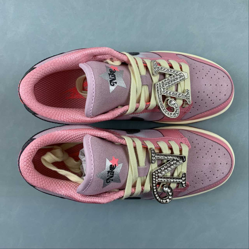 Dunk Low Barbie